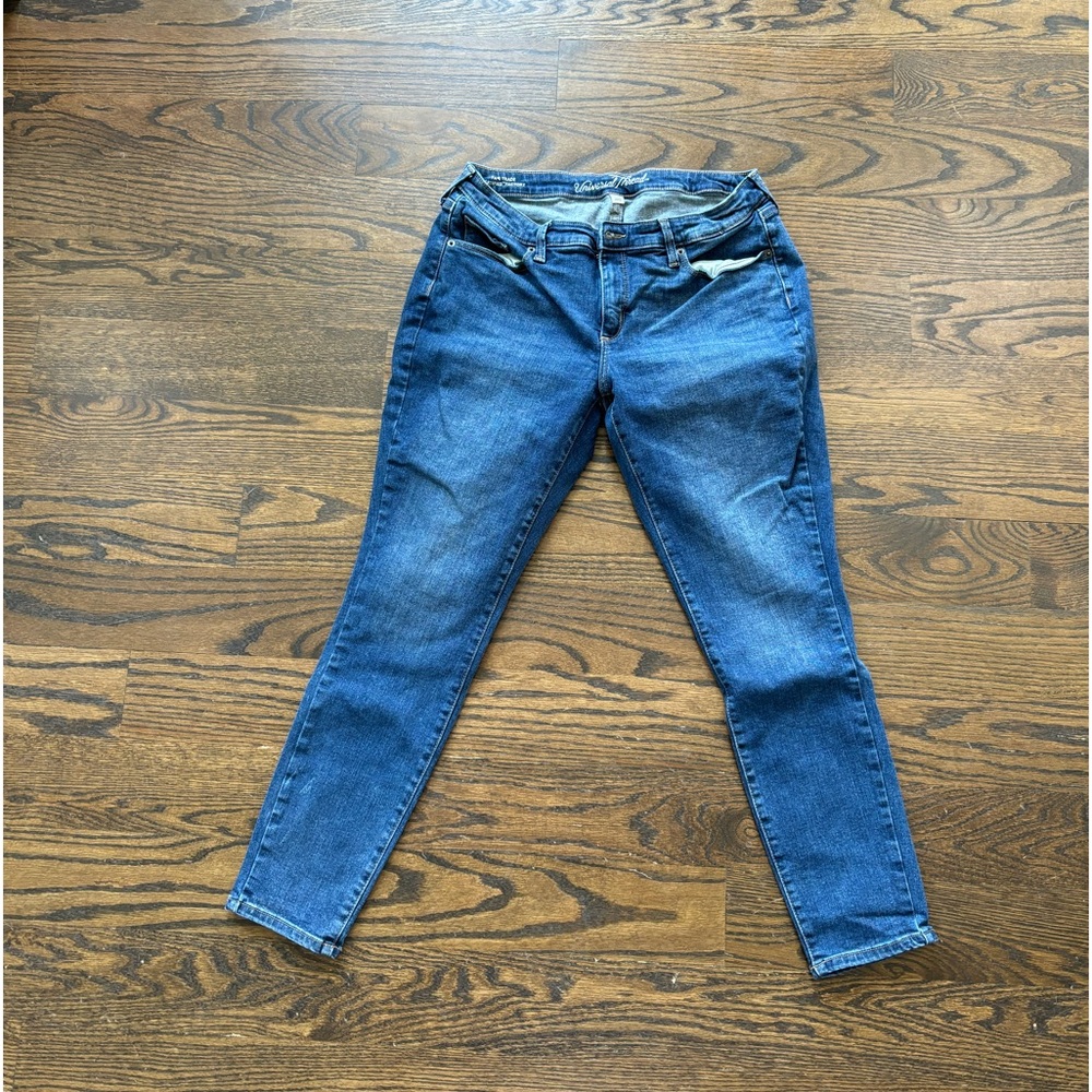 Universal threads 31/12 jeans.
